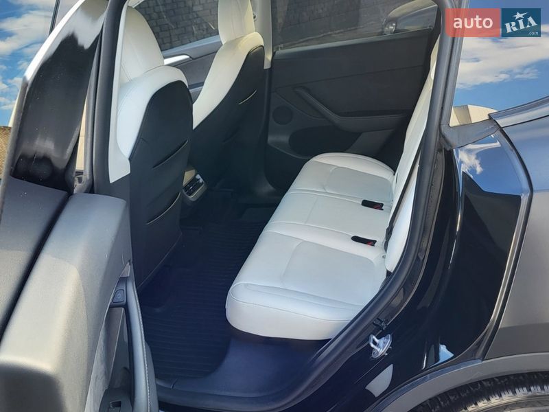 Позашляховик / Кросовер Tesla Model Y 2022 в Києві