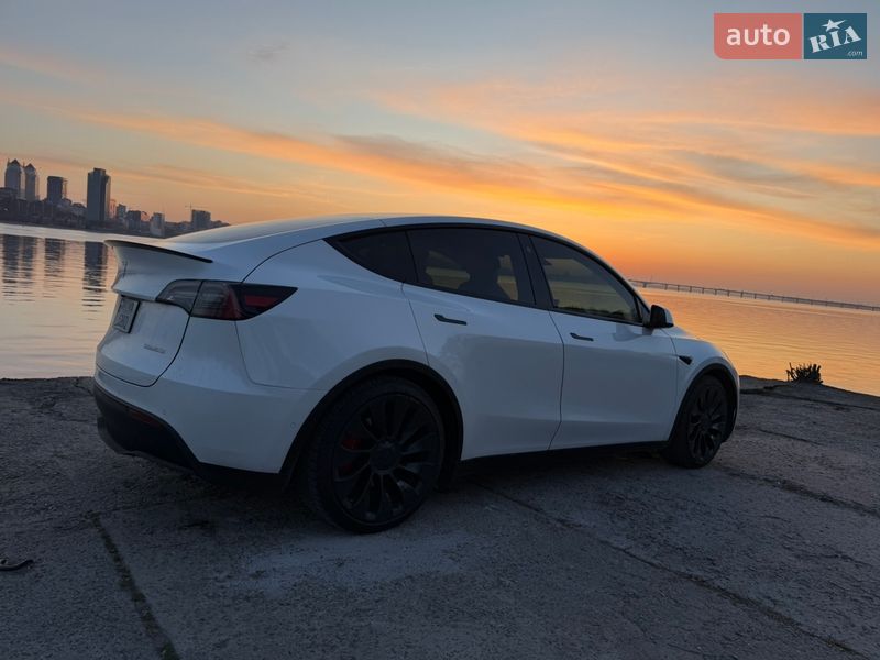 Позашляховик / Кросовер Tesla Model Y 2021 в Дніпрі