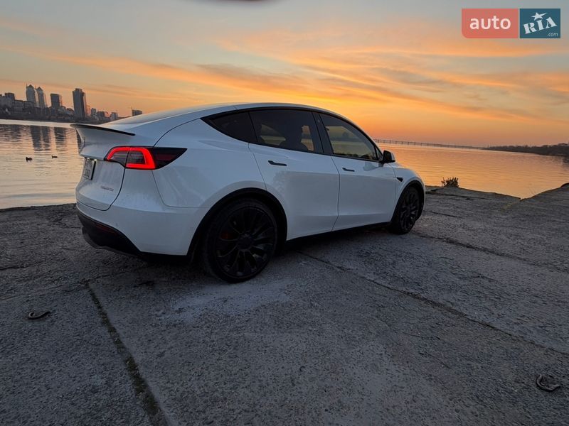 Позашляховик / Кросовер Tesla Model Y 2021 в Дніпрі