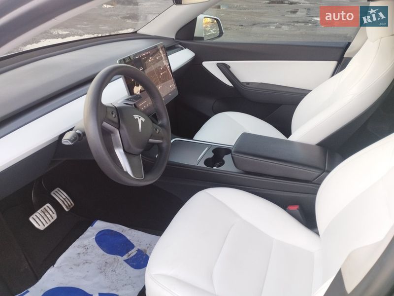 Позашляховик / Кросовер Tesla Model Y 2021 в Дніпрі
