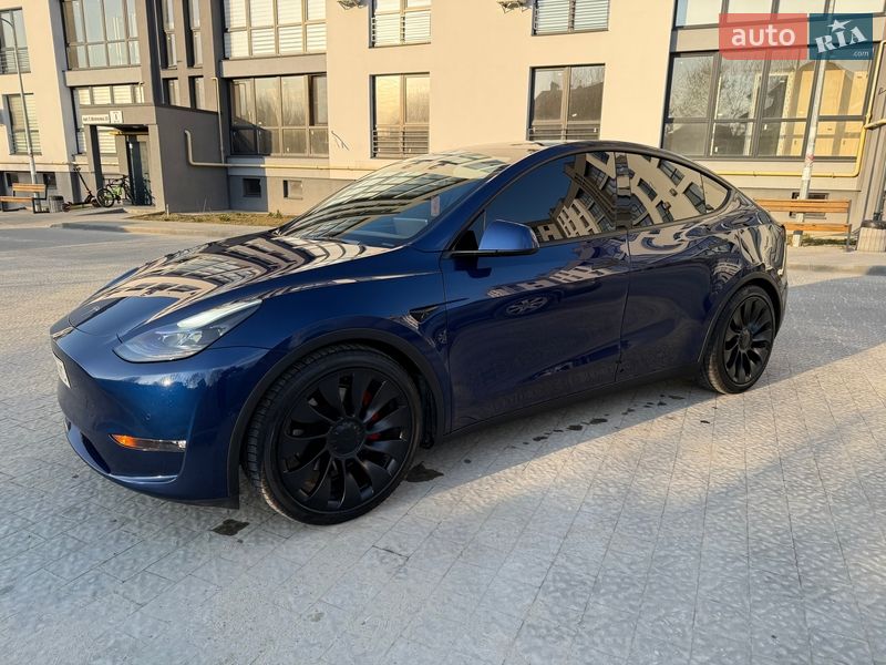Позашляховик / Кросовер Tesla Model Y 2021 в Львові
