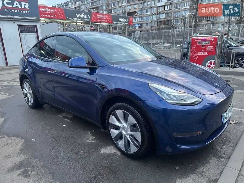 Внедорожник / Кроссовер Tesla Model Y 2023 в Киеве