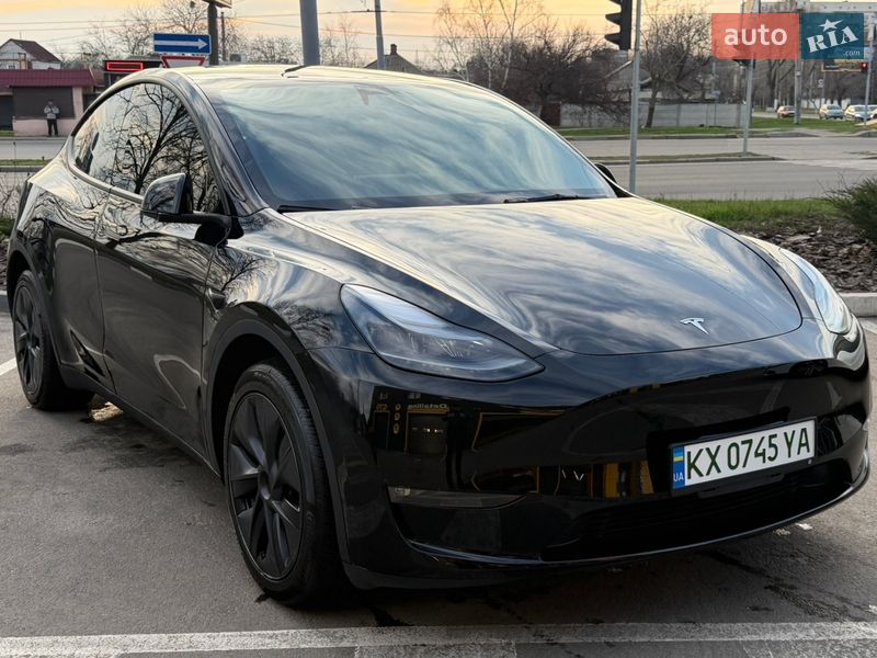 Tesla Model Y 2024