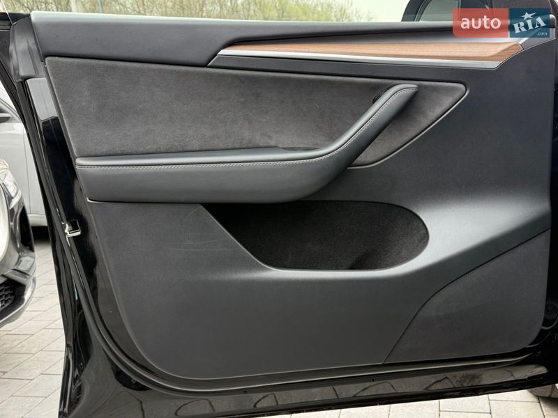 Позашляховик / Кросовер Tesla Model Y 2024 в Чернівцях фото 45 Позашляховик / Кросовер Tesla Model Y 2024 в Чернівцях