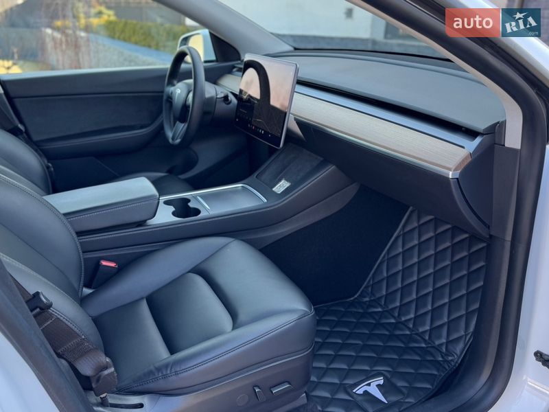 Позашляховик / Кросовер Tesla Model Y 2021 в Чернівцях фото 12 Позашляховик / Кросовер Tesla Model Y 2021 в Чернівцях