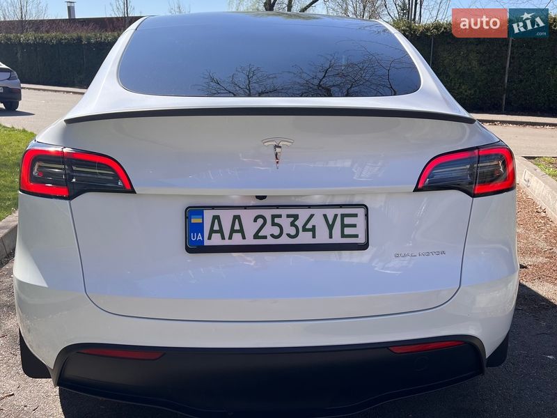Позашляховик / Кросовер Tesla Model Y 2024 в Києві