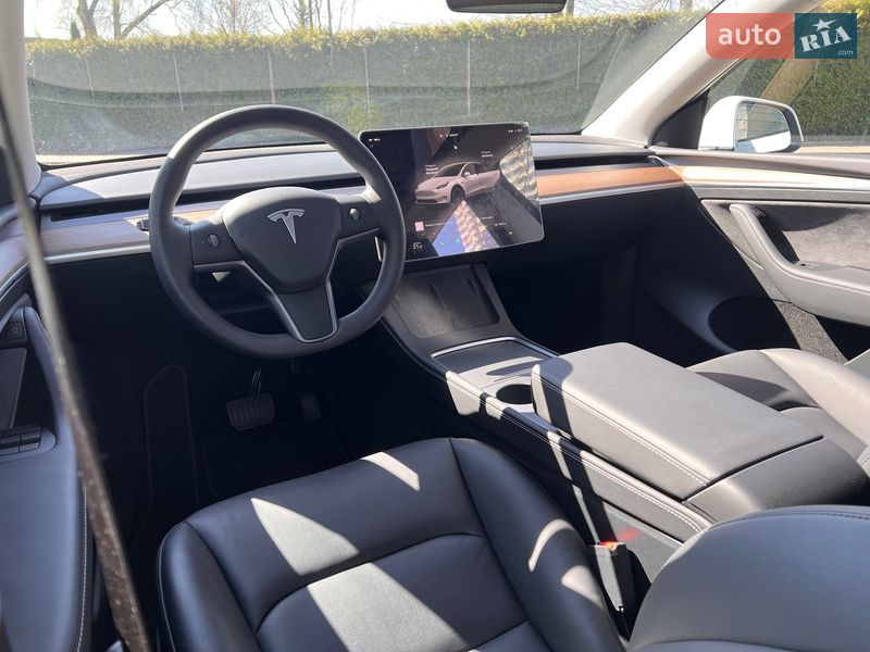 Позашляховик / Кросовер Tesla Model Y 2024 в Києві