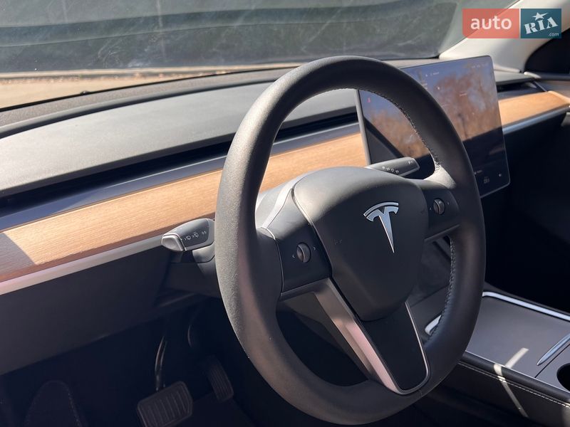 Внедорожник / Кроссовер Tesla Model Y 2024 в Киеве
