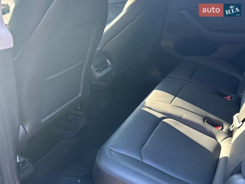 Внедорожник / Кроссовер Tesla Model Y 2024 в Киеве