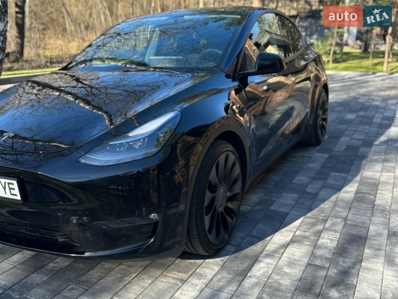 Внедорожник / Кроссовер Tesla Model Y 2024 в Киеве