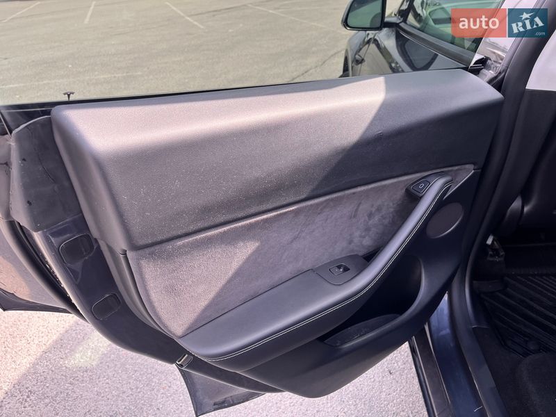 Внедорожник / Кроссовер Tesla Model Y 2021 в Львове