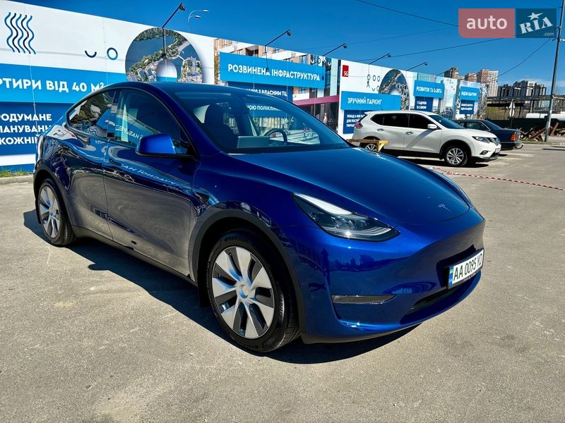 Tesla Model Y 2024