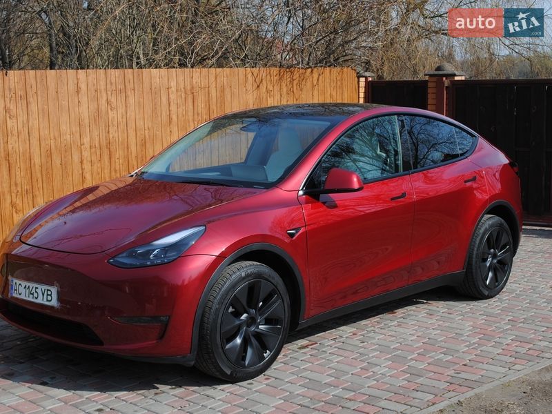 Tesla Model Y 2024