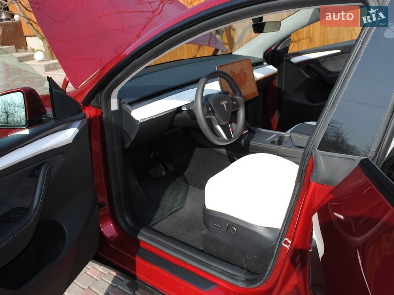 Позашляховик / Кросовер Tesla Model Y 2024 в Луцьку фото 24 Позашляховик / Кросовер Tesla Model Y 2024 в Луцьку