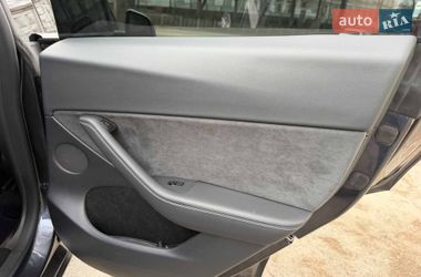 Внедорожник / Кроссовер Tesla Model Y 2025 в Киеве