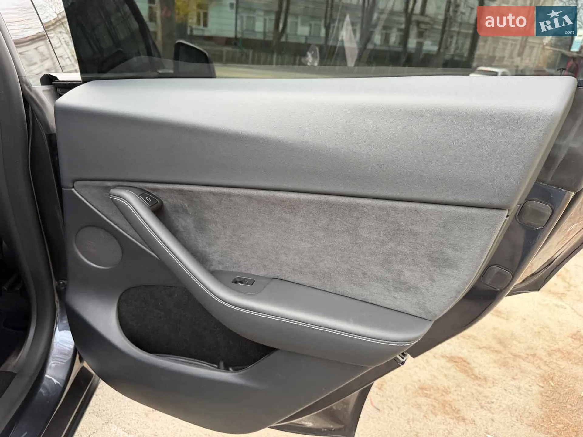 2025 Tesla Model Y - мініатюра 25