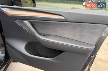 Внедорожник / Кроссовер Tesla Model Y 2025 в Киеве
