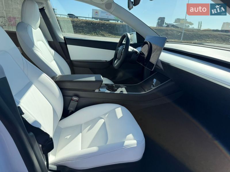 Внедорожник / Кроссовер Tesla Model Y 2021 в Львове