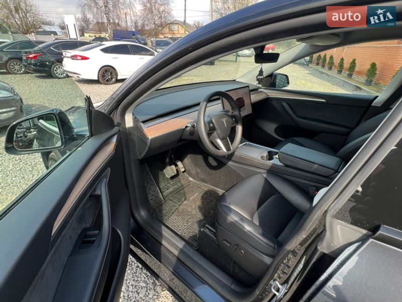 Внедорожник / Кроссовер Tesla Model Y 2025 в Дергачах