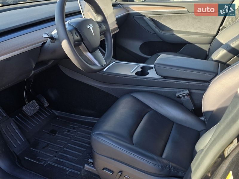Внедорожник / Кроссовер Tesla Model Y 2024 в Ивано-Франковске