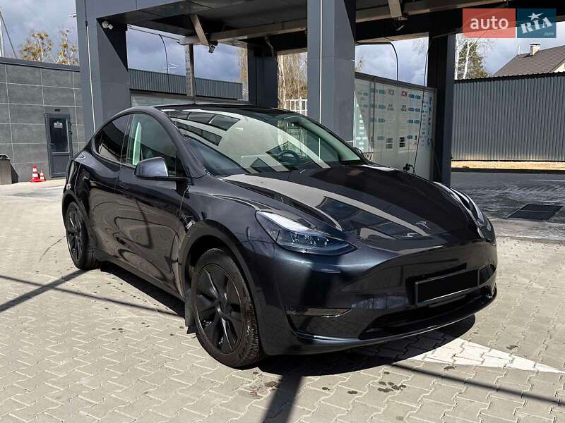 Tesla Model Y 2024