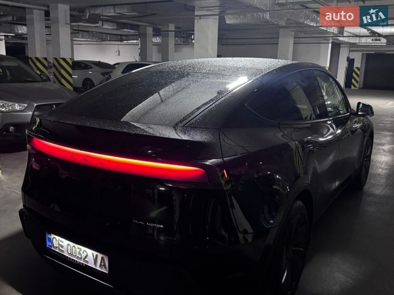 Внедорожник / Кроссовер Tesla Model Y 2025 в Черновцах