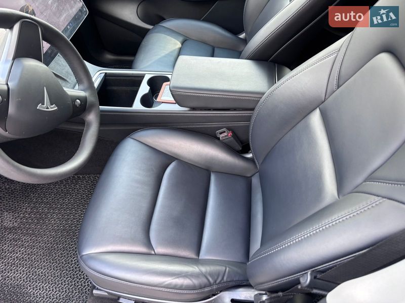 Позашляховик / Кросовер Tesla Model Y 2021 в Івано-Франківську