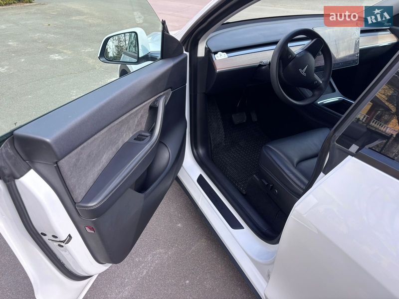 Позашляховик / Кросовер Tesla Model Y 2021 в Івано-Франківську