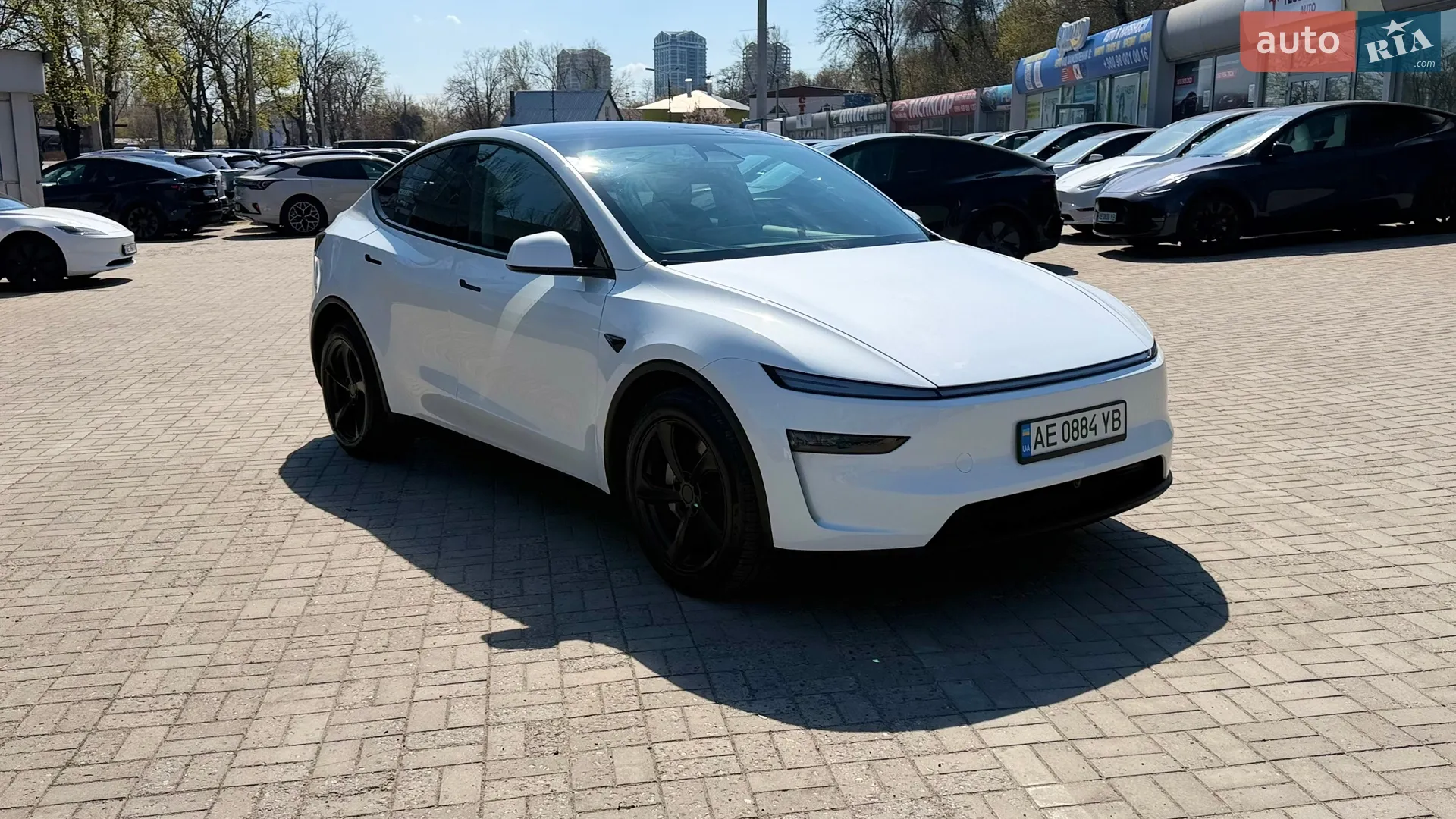 2025 Tesla Model Y - мініатюра 5