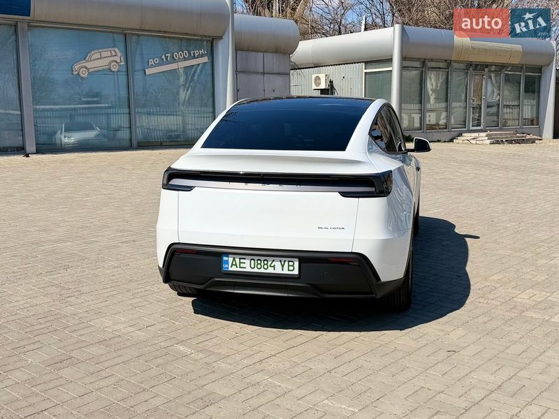 Внедорожник / Кроссовер Tesla Model Y 2025 в Днепре