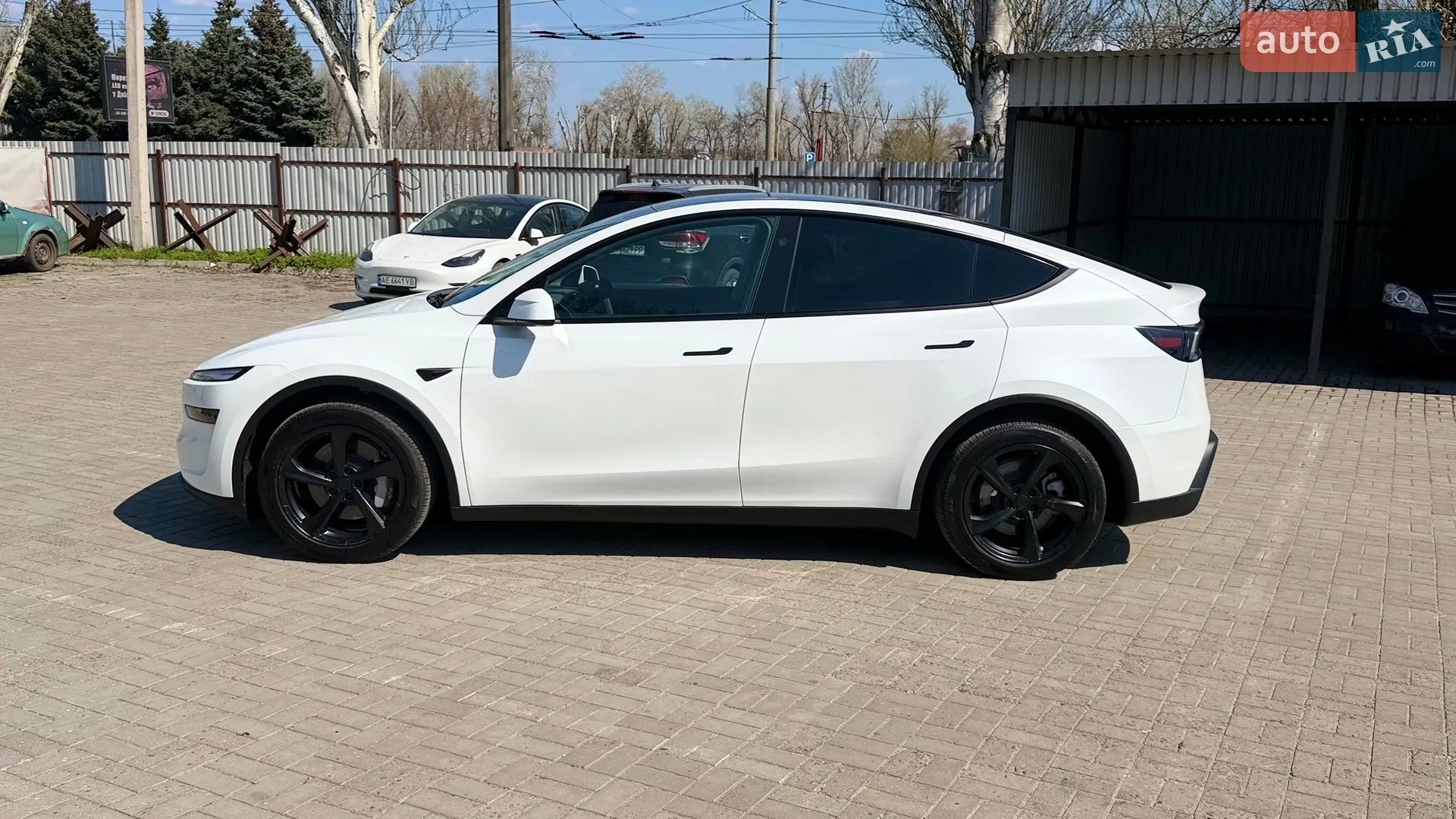 2025 Tesla Model Y - мініатюра 14