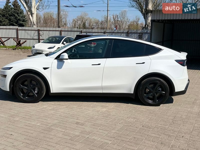 Внедорожник / Кроссовер Tesla Model Y 2025 в Днепре