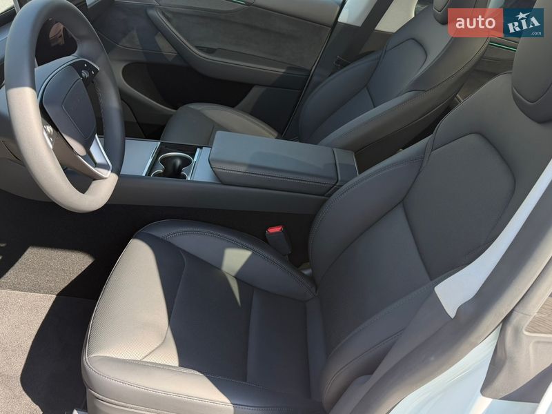 Внедорожник / Кроссовер Tesla Model Y 2025 в Днепре