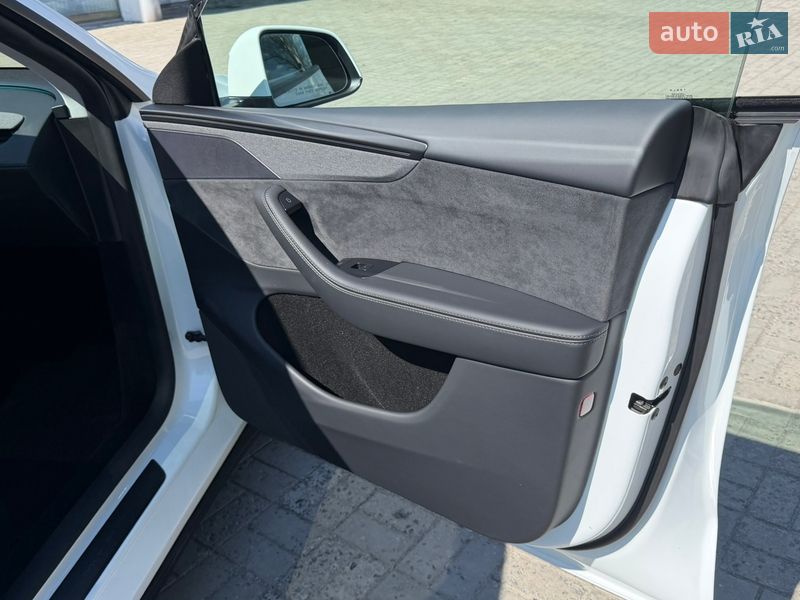Внедорожник / Кроссовер Tesla Model Y 2025 в Днепре