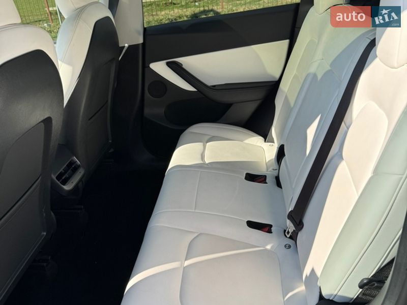 Внедорожник / Кроссовер Tesla Model Y 2021 в Луцке