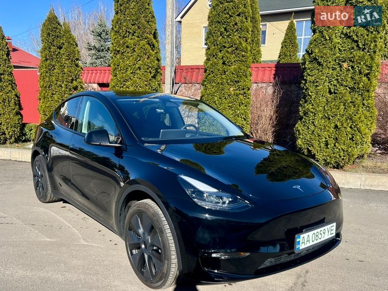 Tesla Model Y 2024