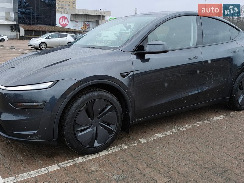 Внедорожник / Кроссовер Tesla Model Y 2025 в Киеве