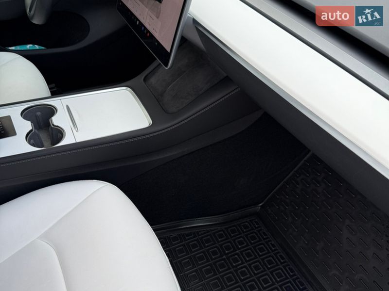 Позашляховик / Кросовер Tesla Model Y 2023 в Первомайську