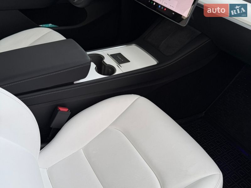 Позашляховик / Кросовер Tesla Model Y 2023 в Первомайську