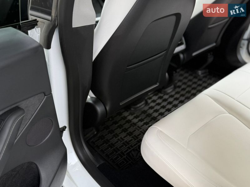 Позашляховик / Кросовер Tesla Model Y 2023 в Первомайську