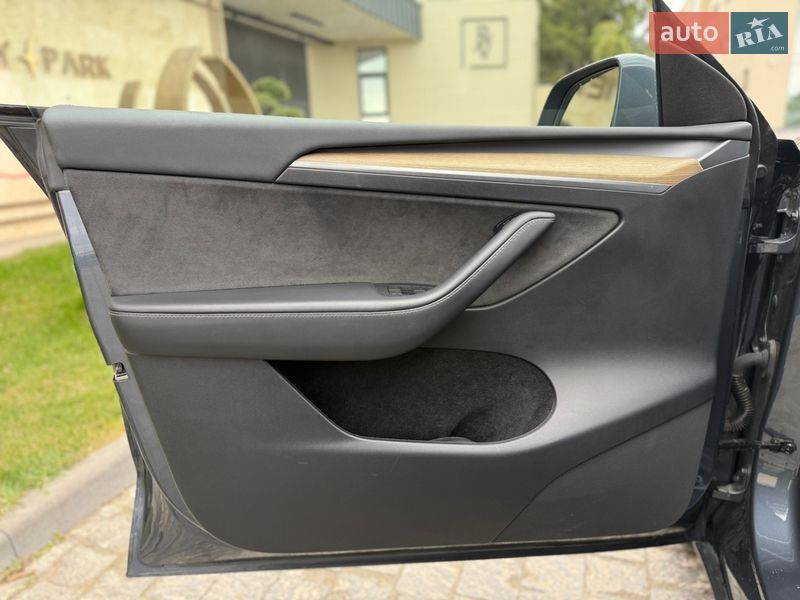 Позашляховик / Кросовер Tesla Model Y 2023 в Львові фото 20 Позашляховик / Кросовер Tesla Model Y 2023 в Львові