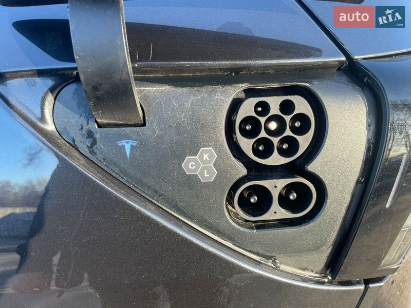 Позашляховик / Кросовер Tesla Model Y 2025 в Рівному
