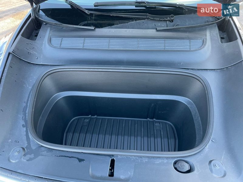 Позашляховик / Кросовер Tesla Model Y 2025 в Рівному