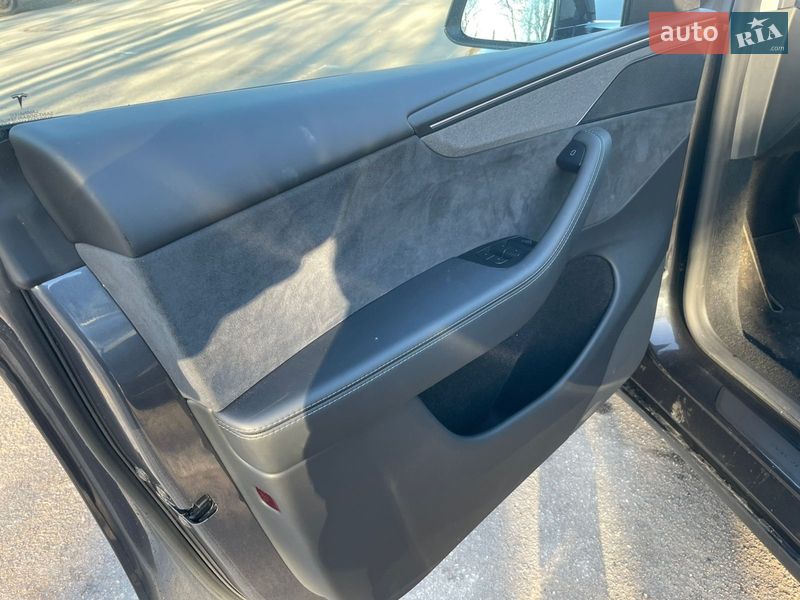 Позашляховик / Кросовер Tesla Model Y 2025 в Рівному