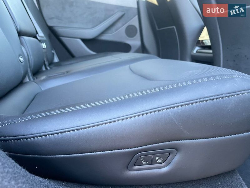 Позашляховик / Кросовер Tesla Model Y 2025 в Рівному