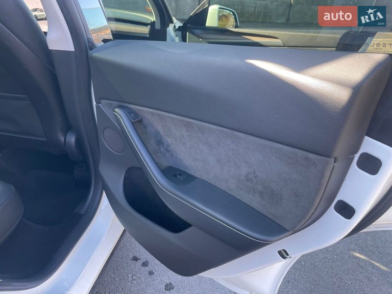 Позашляховик / Кросовер Tesla Model Y 2024 в Рівному