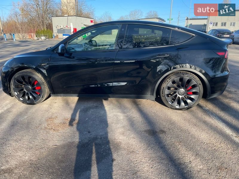 Позашляховик / Кросовер Tesla Model Y 2024 в Рівному фото 3 Позашляховик / Кросовер Tesla Model Y 2024 в Рівному