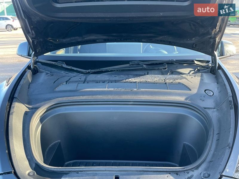 Позашляховик / Кросовер Tesla Model Y 2024 в Рівному фото 9 Позашляховик / Кросовер Tesla Model Y 2024 в Рівному