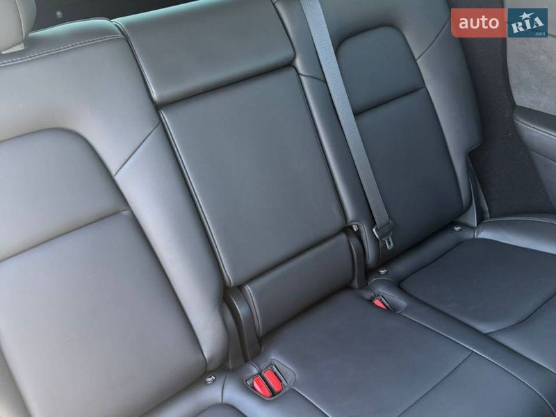 Внедорожник / Кроссовер Tesla Model Y 2024 в Киеве