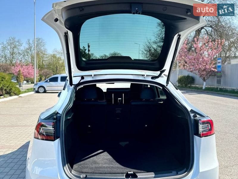 Внедорожник / Кроссовер Tesla Model Y 2023 в Ужгороде